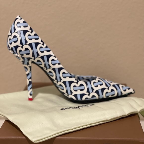 Burberry Heels - Picture 4 of 10
